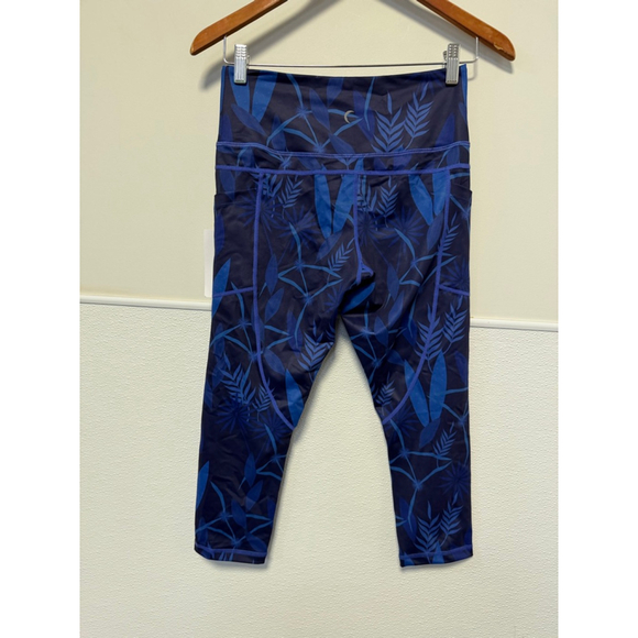 Women's ZYIA ACTIVE Blue Navy Tropical Print Hi-Rise Capri Leggings SZ 6-8 New - Picture 9 of 16
